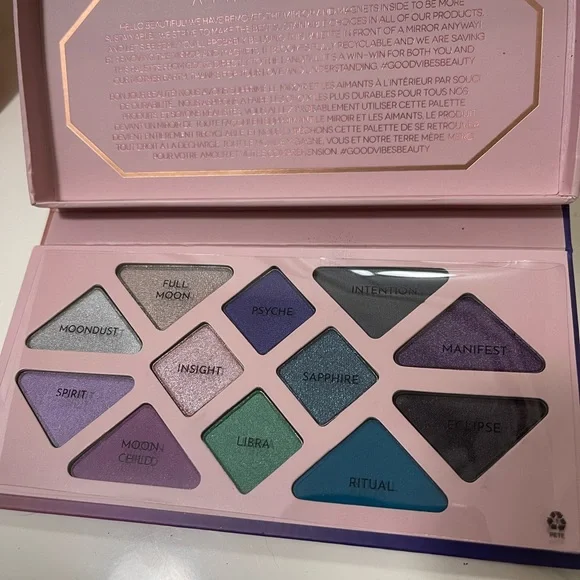 Amazing Makeup Bundle - Picture 3 of 6